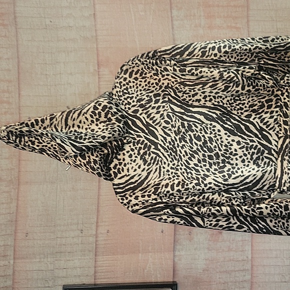 Victoria's Secret Leopard Print Robe - Picture 4 of 10